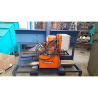 Mobile hydraulic wedge station